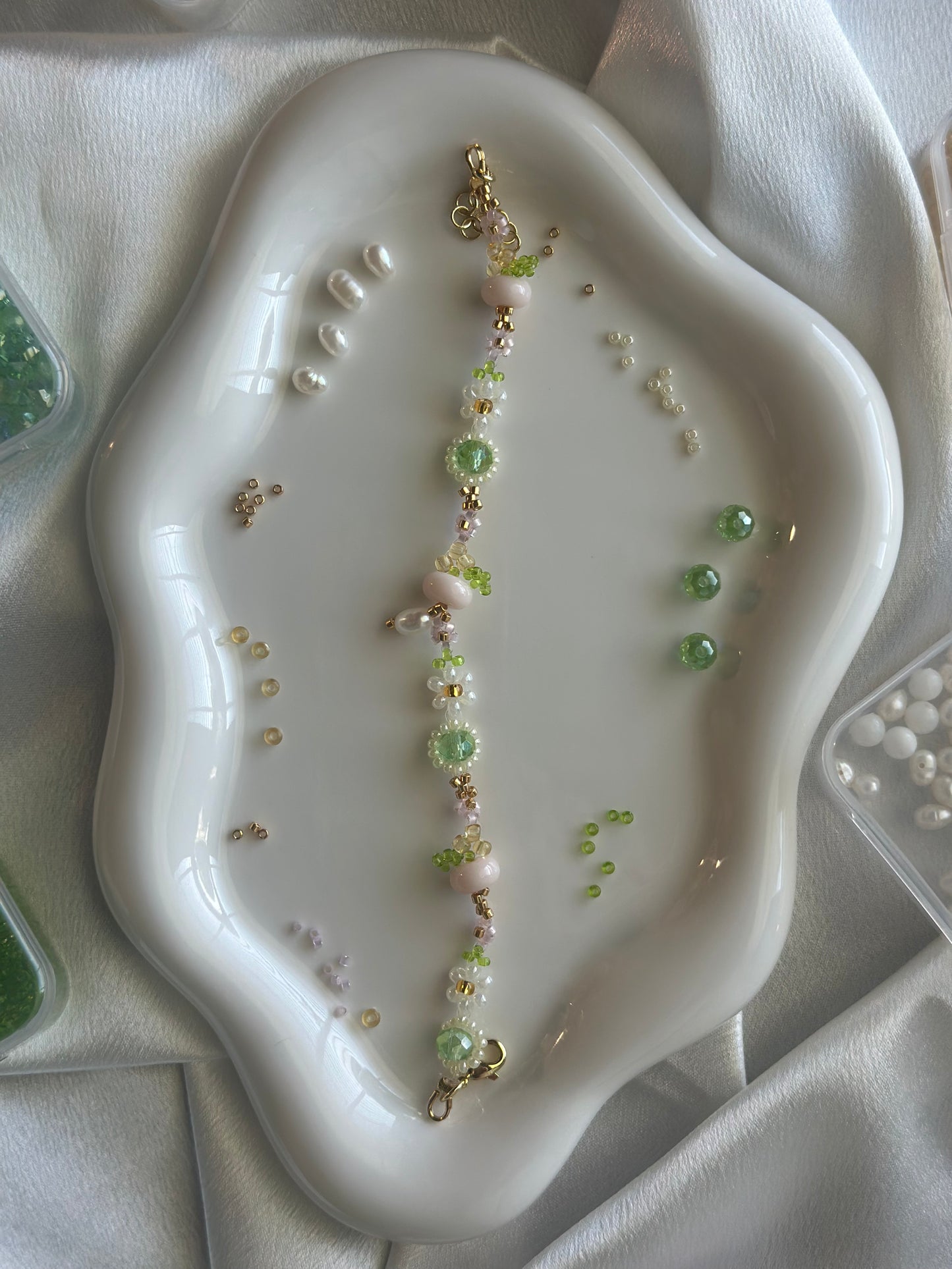 Handmade Beaded Bracelet | pastel spring colors | Beaded Daisy Bracelet