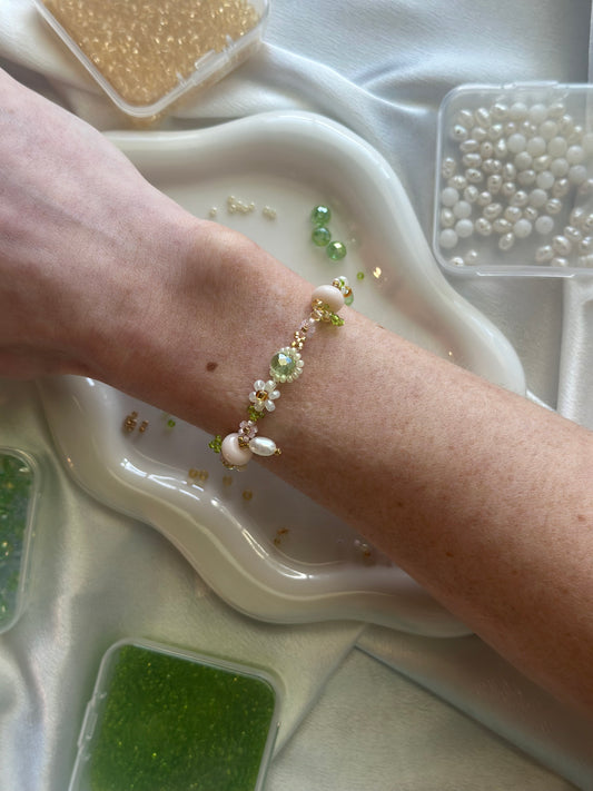 Handmade Beaded Bracelet | pastel spring colors | Beaded Daisy Bracelet